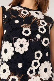 Fashionable Hollow Crochet Sleeveless Round Neck Knitted Vest